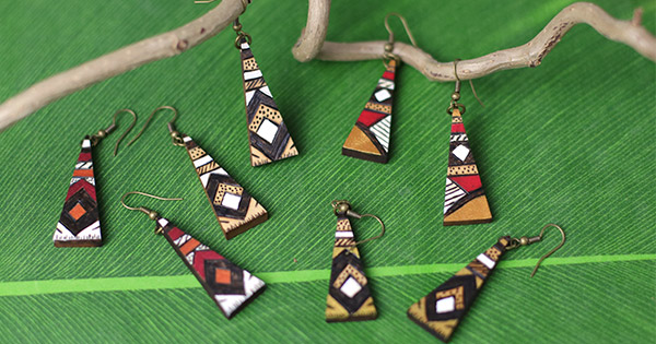 Pendientes pirograbados de madera. Pendientes pirograbados de madera.