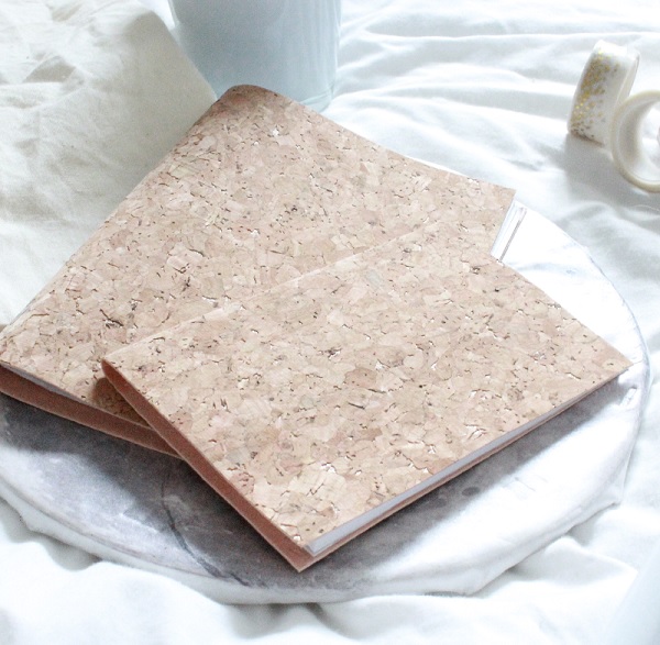 Crear un libro con tela de corcho Crear un libro con tela de corcho