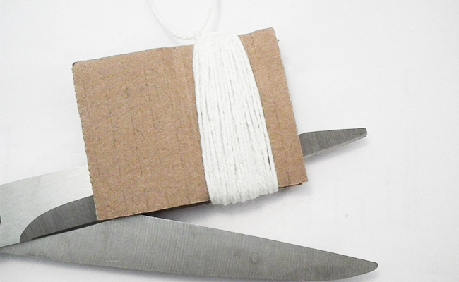 Paso 2-1 - DIY Deco - Recicla una lata - fabricación de pompones