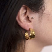 Aros abiertos martillados de 25 mm de ancho - Acero inoxidable 304L Dorado x2