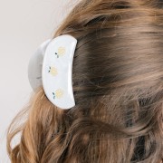 Pinza de pelo cocodrilo 85x45 mm Media luna - Acrílico opaco - Blanco jaspeado x1