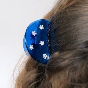 Pinza de pelo de cocodrilo 85x45 mm Media luna - Acrílico transparente - Azul real x1