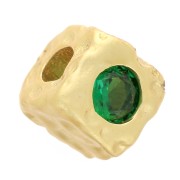 Cuenta cuadrada martillada de 5 mm con óxido de circonio - Dorado con oro fino - Verde x1