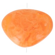Cuenta plana irregular de resina translúcida 20x27 mm - Naranja jaspeado x1