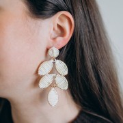 Ganchos pendientes redondos de rafia 14,5 mm - Burdeos - Dorado x2