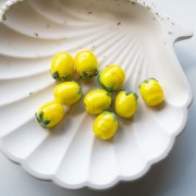 Cuenta de vidrio Limón 13x11 mm - Amarillo - Hoja verde x1