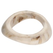 Pulsera brazalete gruesa e irregular de 64 mm de resina opaca - Marfil veteado x1