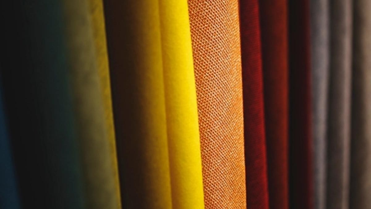 ¿Cómo cortar una tela en la dirección del hilo correcto? ¿Cómo cortar una tela en la dirección del hilo correcto?