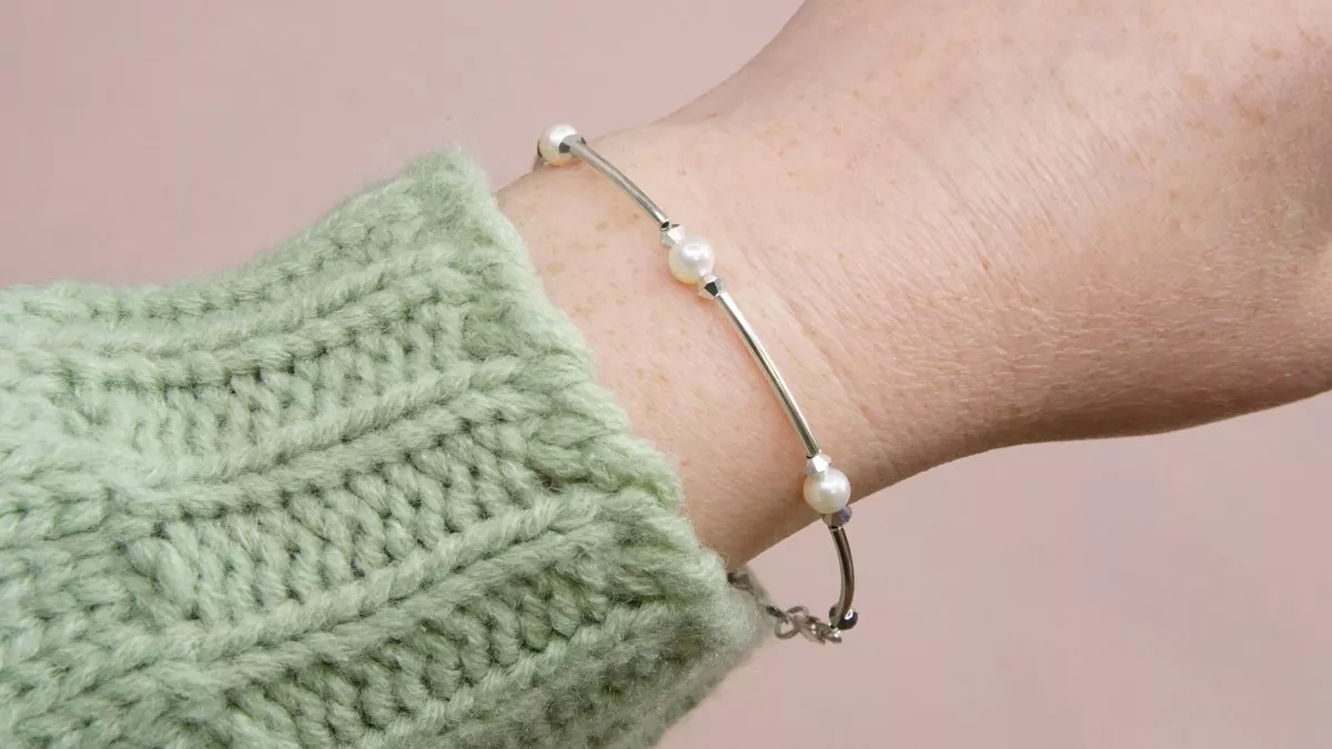 Pulsera semirrígida de plata 925 con perlas de agua dulce Pulsera semirrígida de plata 925 con perlas de agua dulce