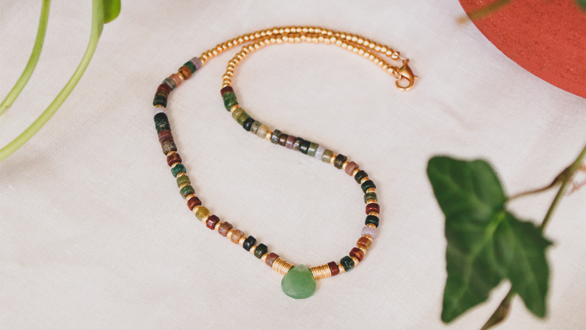 Esquema Collar de moda con gemas de ágata tintada, cuentas de Miyuki y aventurina facetada briolette Esquema Collar de moda con gemas de ágata tintada, cuentas de Miyuki y aventurina facetada briolette