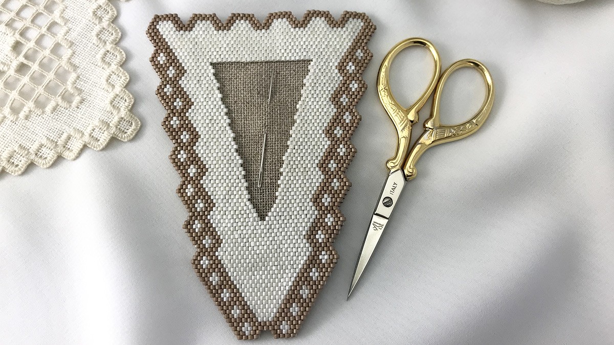 Estuche de tijeras de costura de punto de ladrillo con cuentas Miyuki Delicas 11/0 Estuche de tijeras de costura de punto de ladrillo con cuentas Miyuki Delicas 11/0