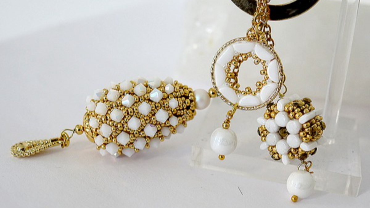 Joyas 3 en 1 con cuentas Victoria, Lea y Donuts y soporte de madera Jesse y Jack Joyas 3 en 1 con cuentas Victoria, Lea y Donuts y soporte de madera Jesse y Jack