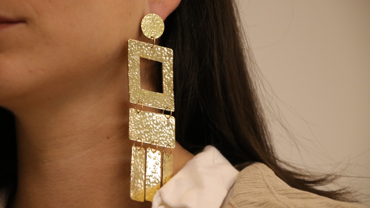 Esquema Fabricación de pendientes colgantes martillados - creación de joyas artesanales Esquema Fabricación de pendientes colgantes martillados - creación de joyas artesanales