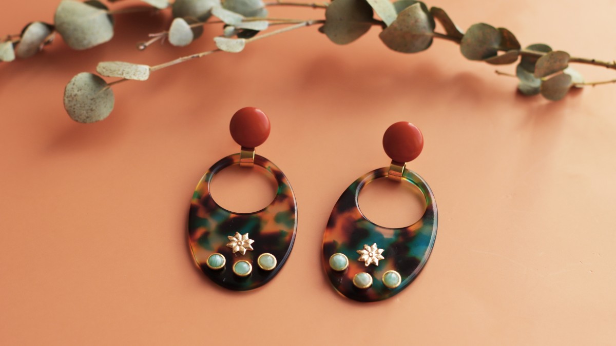 Originales pendientes de resina con piedras naturales de Amazonita Originales pendientes de resina con piedras naturales de Amazonita