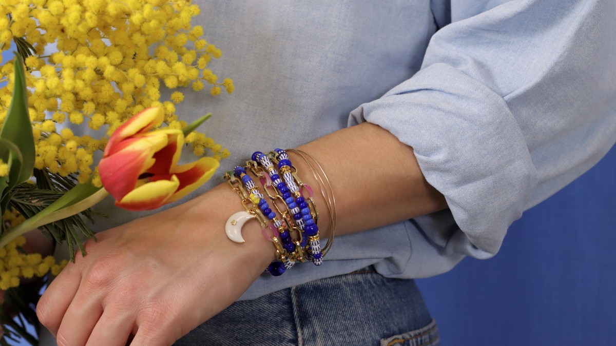 Pulsera de varias vueltas con cuentas de semillas y flores de margarita Pulsera de varias vueltas con cuentas de semillas y flores de margarita