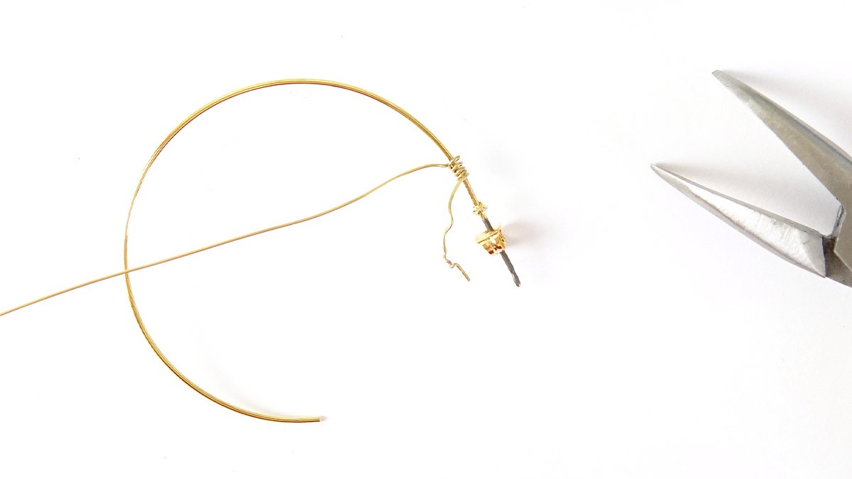 Pendientes de aro de acero inoxidable dorado con granate : Paso 1 Pendientes de aro de acero inoxidable dorado con granate : Paso 1