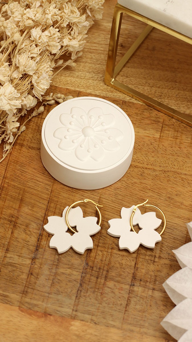 Esquema Criollas y caja de flores en polvo Raysin Esquema Criollas y caja de flores en polvo Raysin