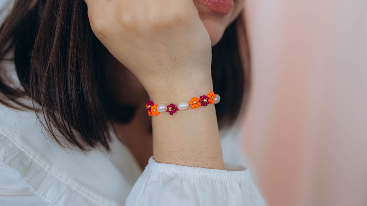 Pulsera flor de perlas de agua dulce y rocallas Pulsera flor de perlas de agua dulce y rocallas