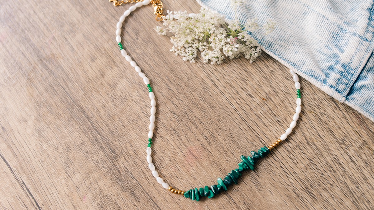 Collar de perlas y chips Collar de perlas y chips