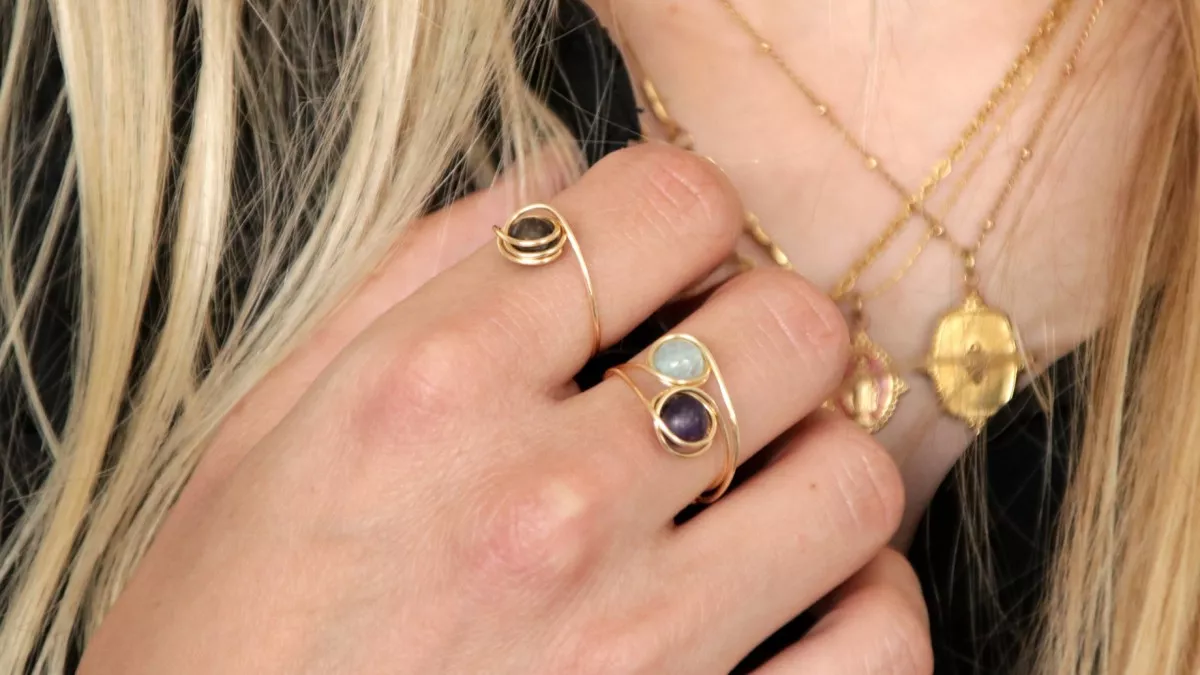 Anillo de alambre de metal aguamarina Anillo de alambre de metal aguamarina