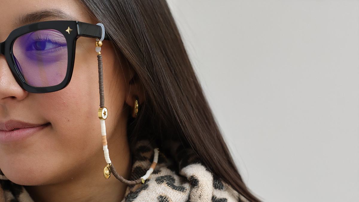 Cordón para gafas con cuentas de heishi en color Moca Mousse Cordón para gafas con cuentas de heishi en color Moca Mousse