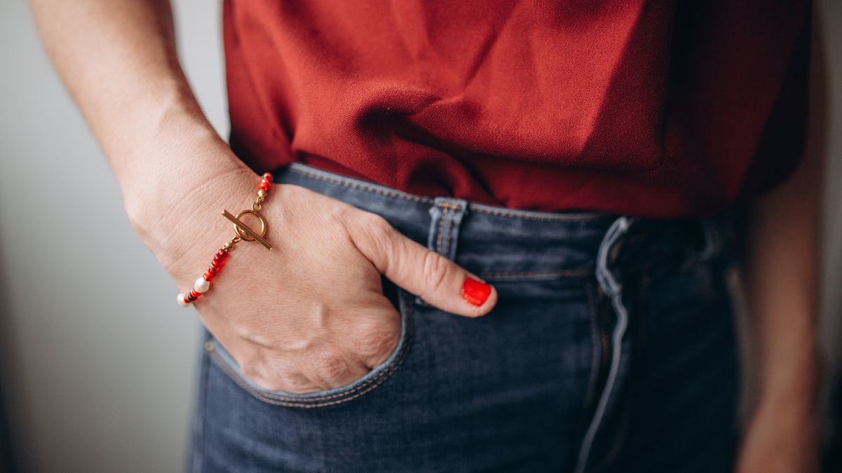 Pulsera roja con cuentas de rocalla y perlas de agua dulce Pulsera roja con cuentas de rocalla y perlas de agua dulce