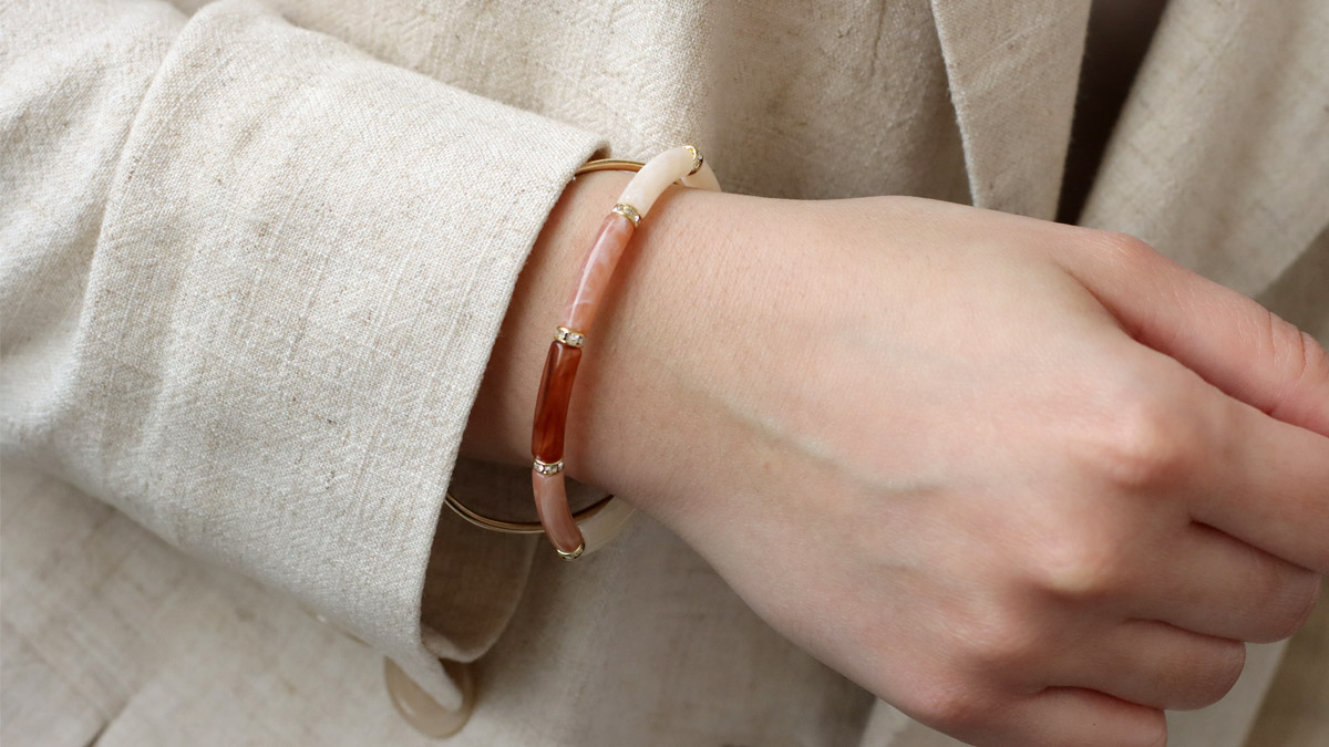 Pulseras de cuentas tubulares curvadas finas color Moca Mousse Pulseras de cuentas tubulares curvadas finas color Moca Mousse