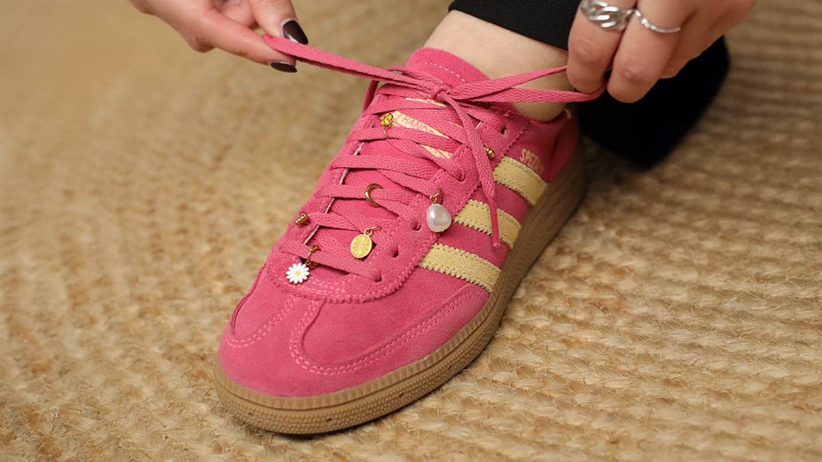 DIY: Personaliza tus zapatillas con Dijes DIY: Personaliza tus zapatillas con Dijes