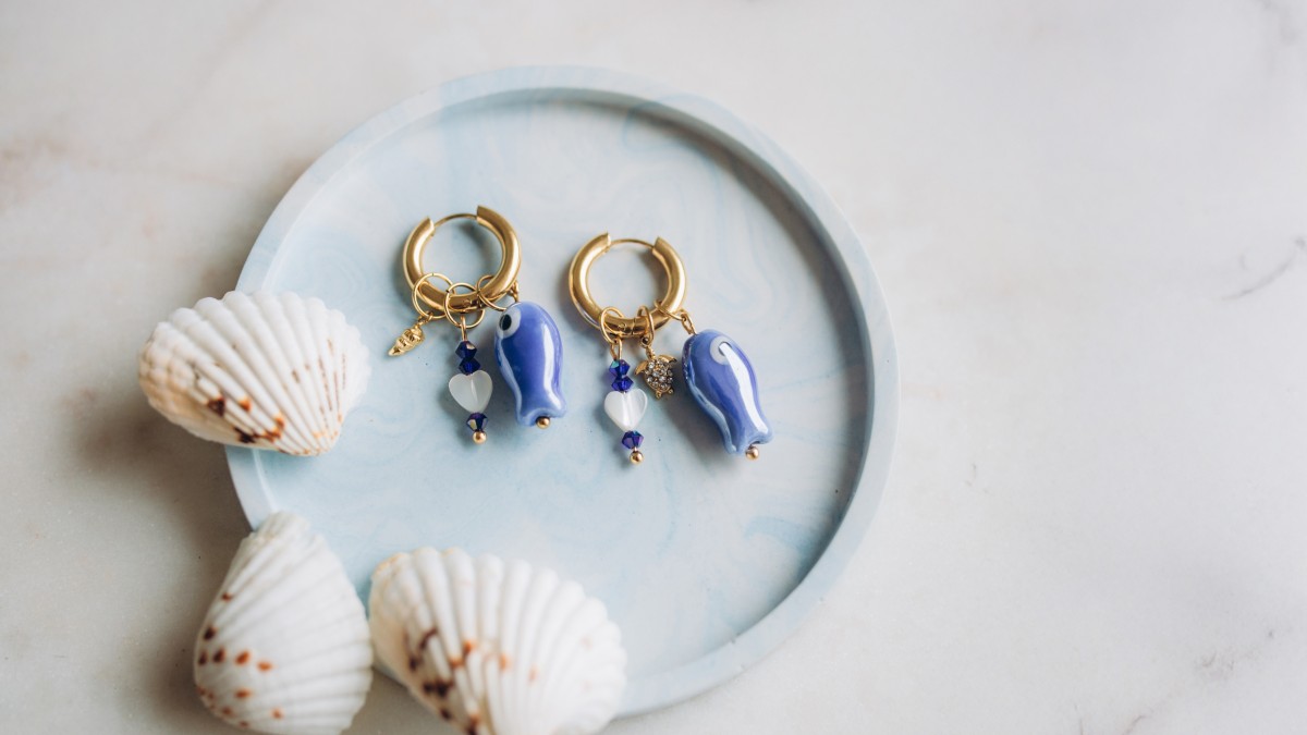 Pendientes de aro criollo con colgante de pez Pendientes de aro criollo con colgante de pez