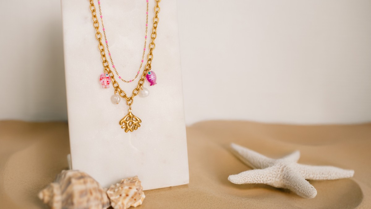 Collares con colgantes de acero inoxidable dorado Collares con colgantes de acero inoxidable dorado