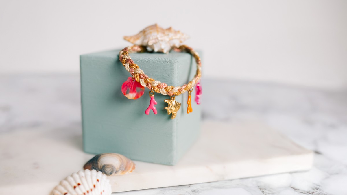 Pulsera trenzada de mujer con Dijes Pulsera trenzada de mujer con Dijes