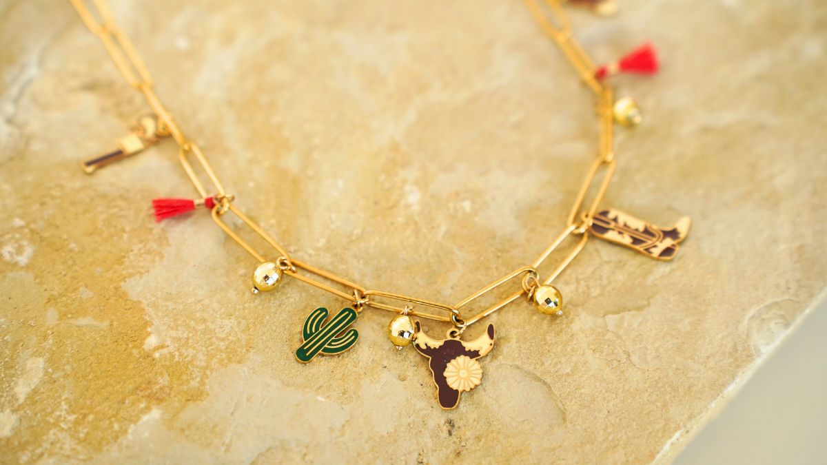 Collar con colgantes de vaquera Collar con colgantes de vaquera