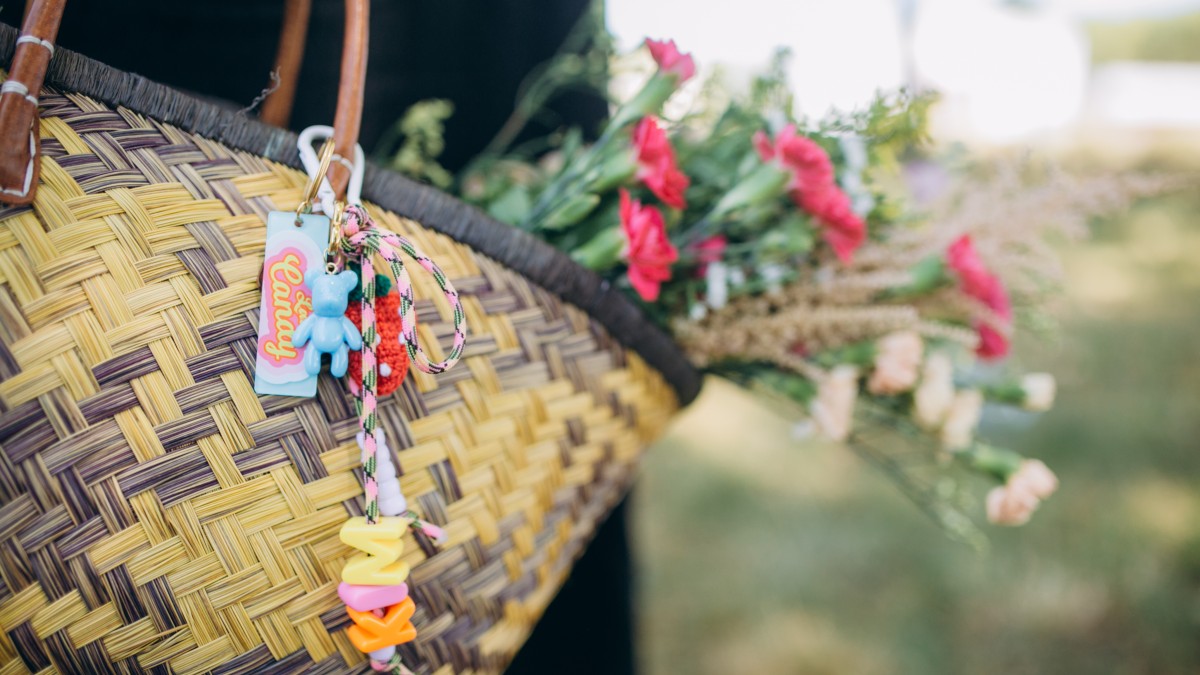 Bolsa de colores grigri con cuentas de letras Bolsa de colores grigri con cuentas de letras
