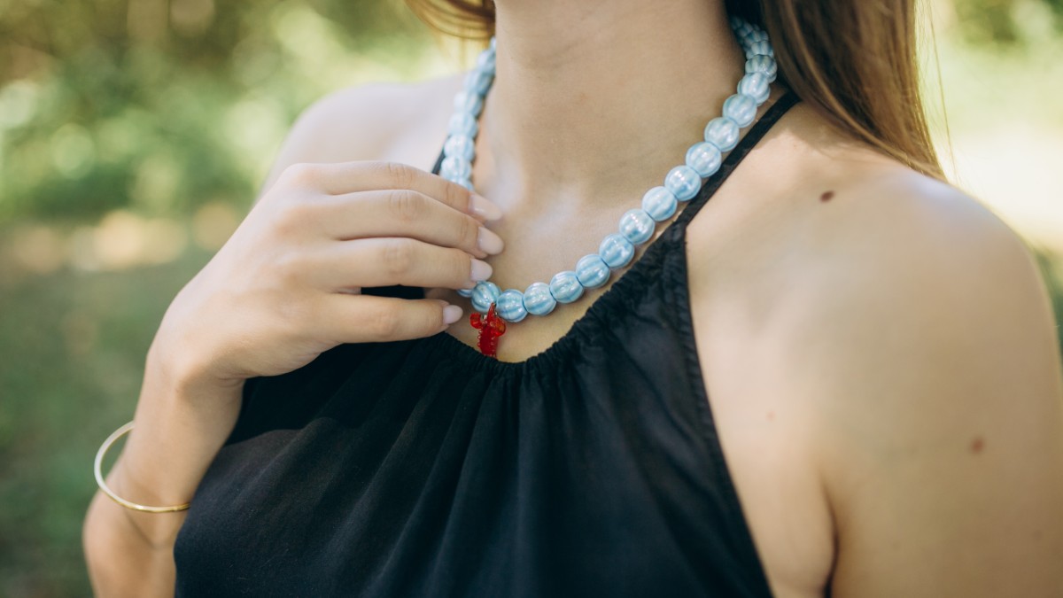 Collar de cuentas de cerámica con colgante de cristal Collar de cuentas de cerámica con colgante de cristal