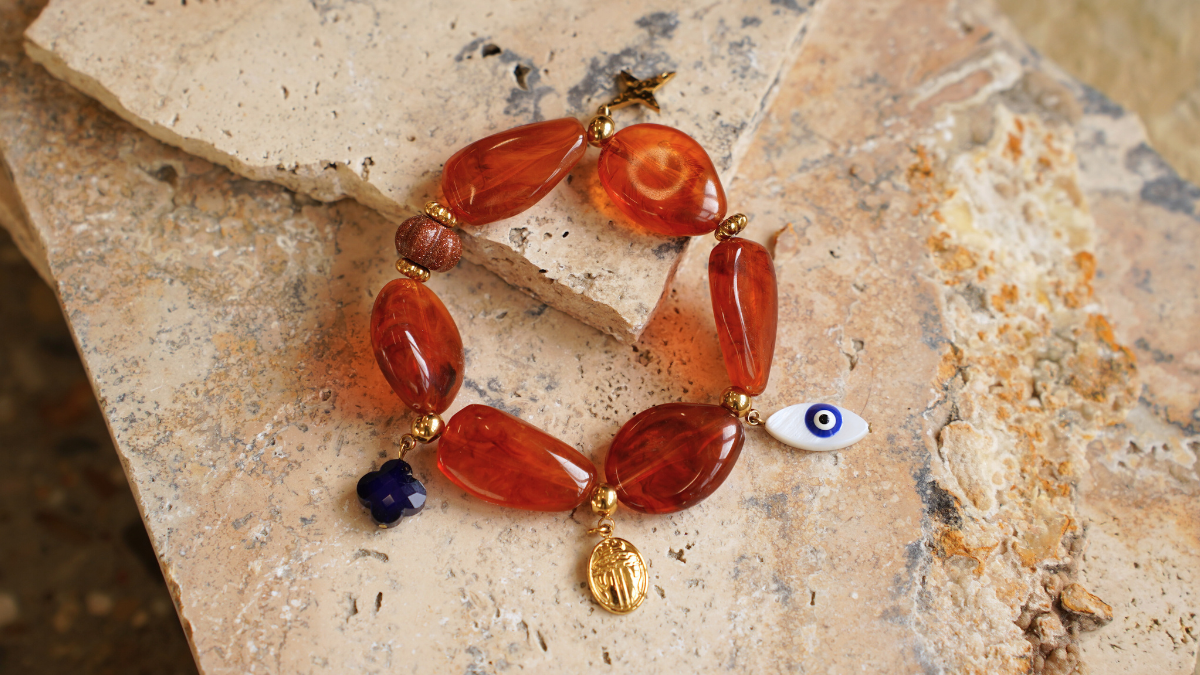 Pulsera de cuentas de resina con dijes de acero inoxidable Pulsera de cuentas de resina con dijes de acero inoxidable