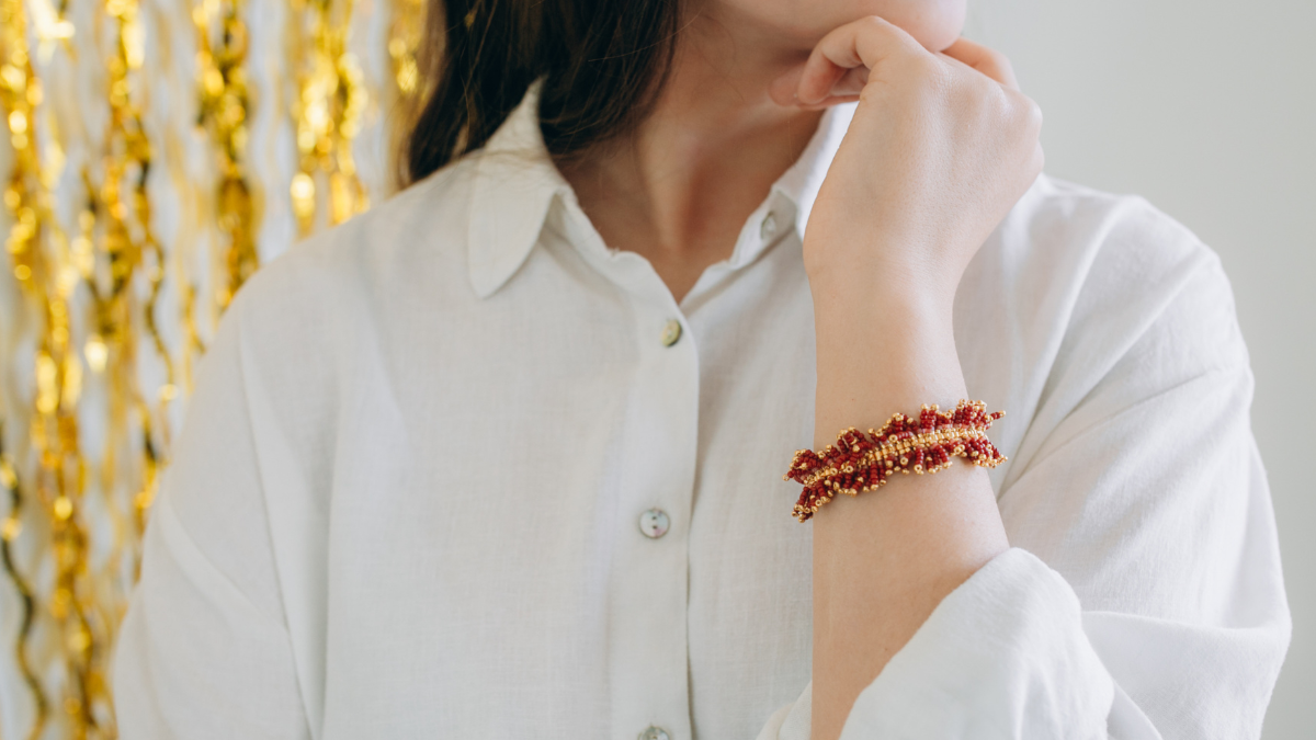 Pulsera Miyuki con flecos Dorado y Burdeos Pulsera Miyuki con flecos Dorado y Burdeos