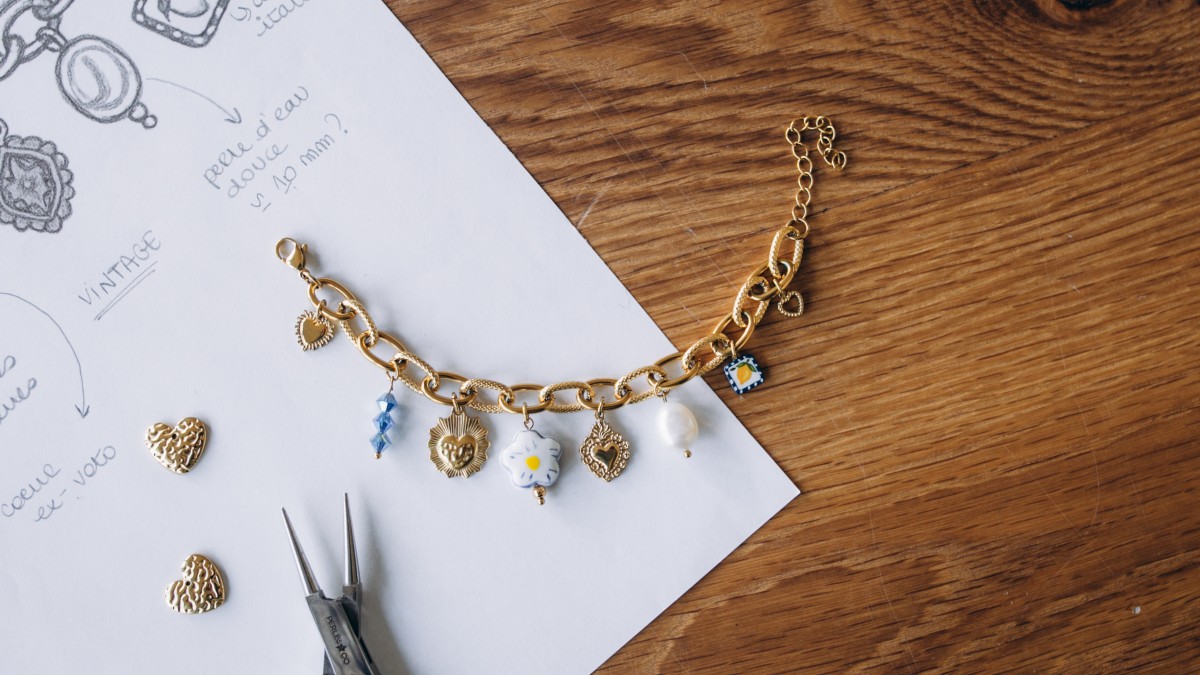 Pulsera DIY de acero inoxidable chapado en oro con cuentas azules y blancas Pulsera DIY de acero inoxidable chapado en oro con cuentas azules y blancas