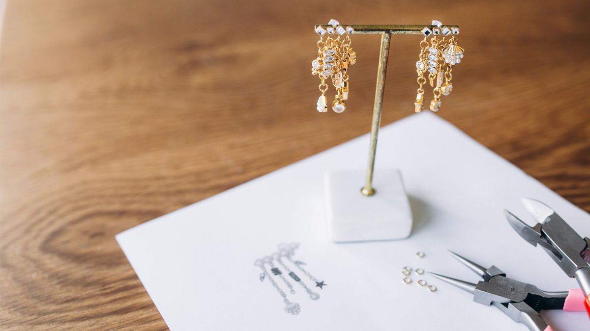 Pendientes colgantes con charms de acero inoxidable Pendientes colgantes con charms de acero inoxidable