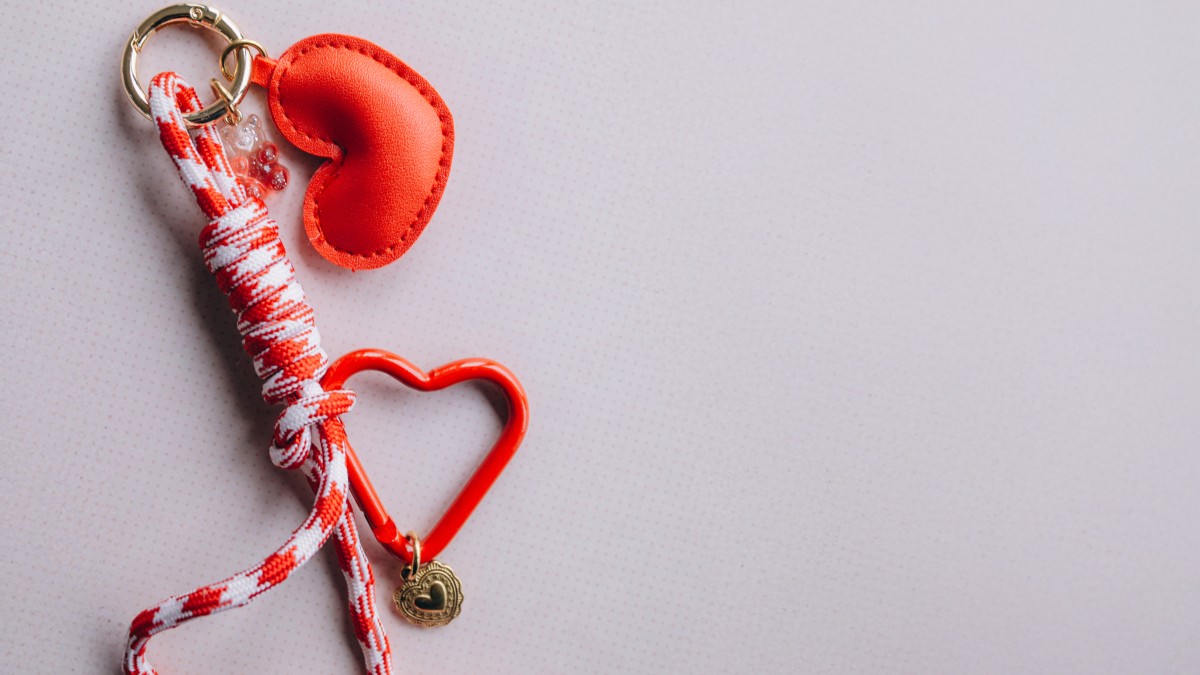 Esquema Joyas para bolsos de San Valentín: una idea DIY fácil Esquema Joyas para bolsos de San Valentín: una idea DIY fácil