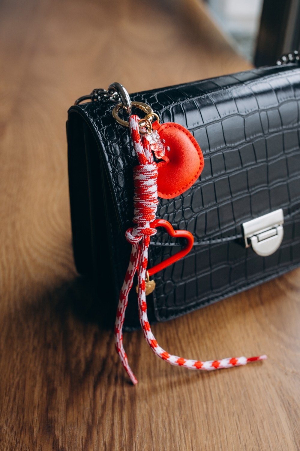 Esquema Joyas para bolsos de San Valentín: una idea DIY fácil Esquema Joyas para bolsos de San Valentín: una idea DIY fácil