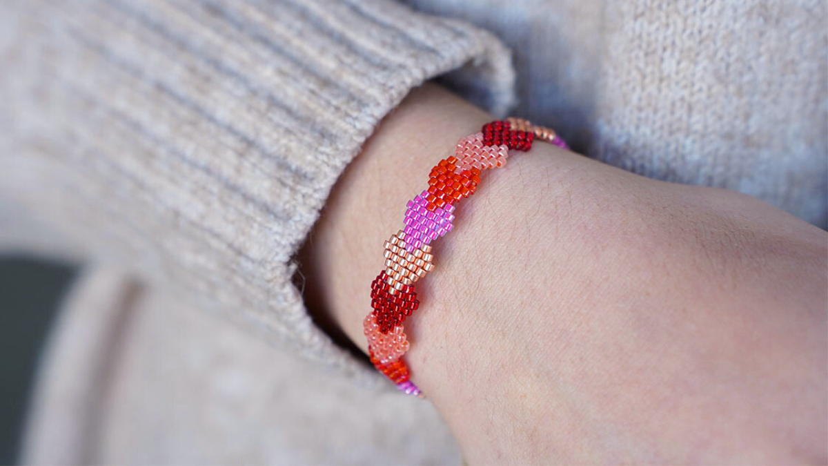 Pulsera corazones tejidos Pulsera corazones tejidos