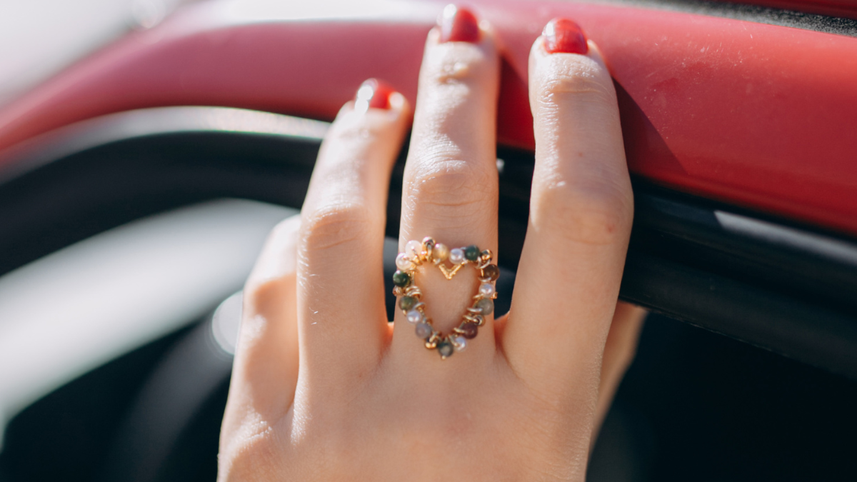 DIY Anillo de corazón y cuentas de piedras preciosas DIY Anillo de corazón y cuentas de piedras preciosas