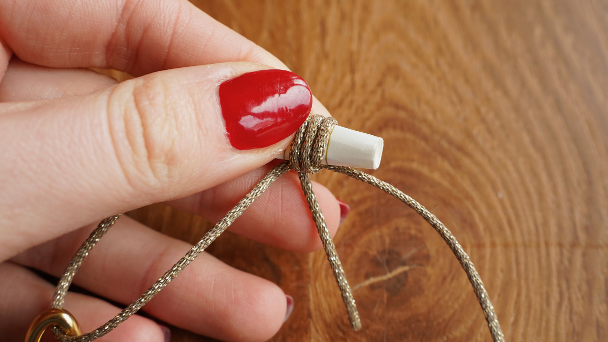 Dúo de pulseras de cordón y malla azul marino : Paso 4 Dúo de pulseras de cordón y malla azul marino : Paso 4