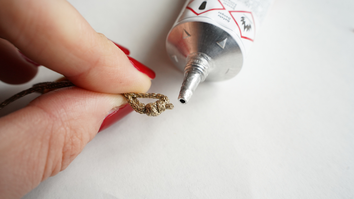 Dúo de pulseras de cordón y malla azul marino : Paso 7 Dúo de pulseras de cordón y malla azul marino : Paso 7