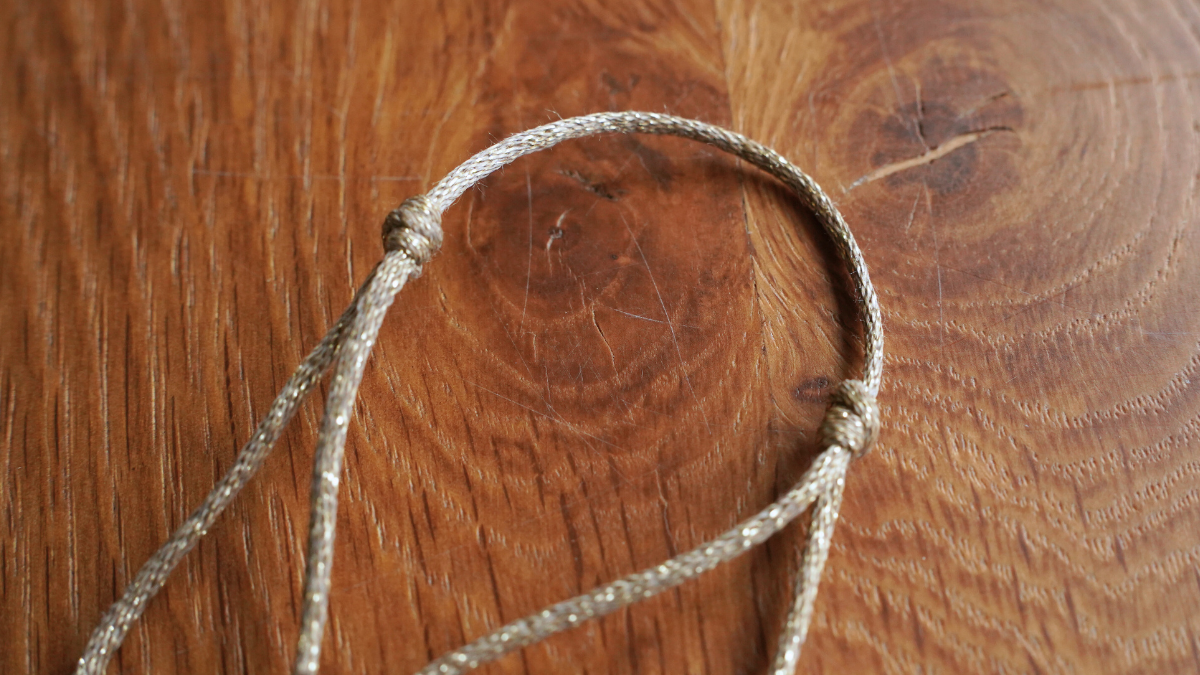 Dúo de pulseras de cordón y malla azul marino : Paso 8 Dúo de pulseras de cordón y malla azul marino : Paso 8