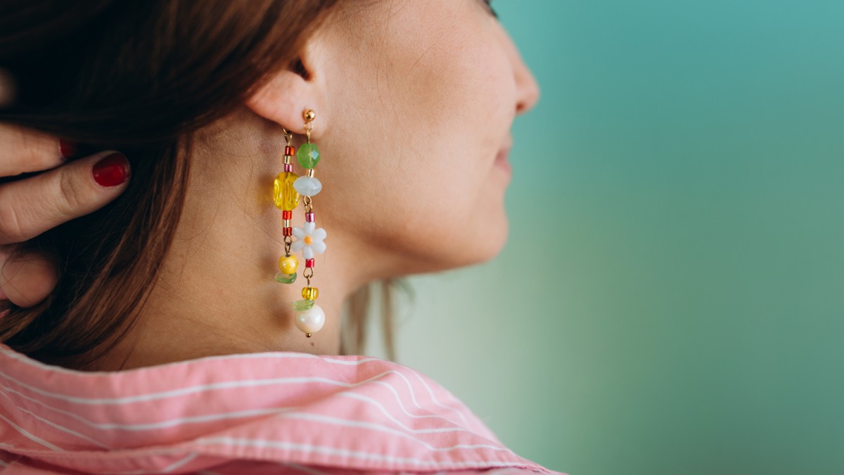 Pendientes coloridos y asimétricos Pendientes coloridos y asimétricos