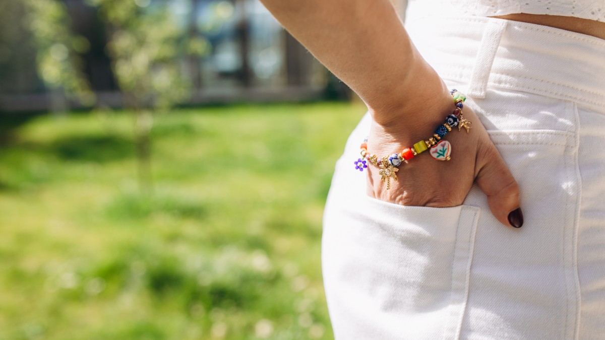 Pulsera multicolor con cuentas de vidrio, acero y cerámica Pulsera multicolor con cuentas de vidrio, acero y cerámica