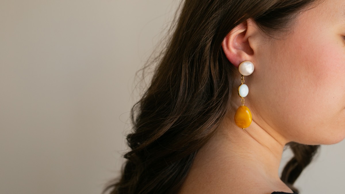 Tutorial de manualidades: 3 modelos de pendientes con cuentas y cabujones de resina Tutorial de manualidades: 3 modelos de pendientes con cuentas y cabujones de resina