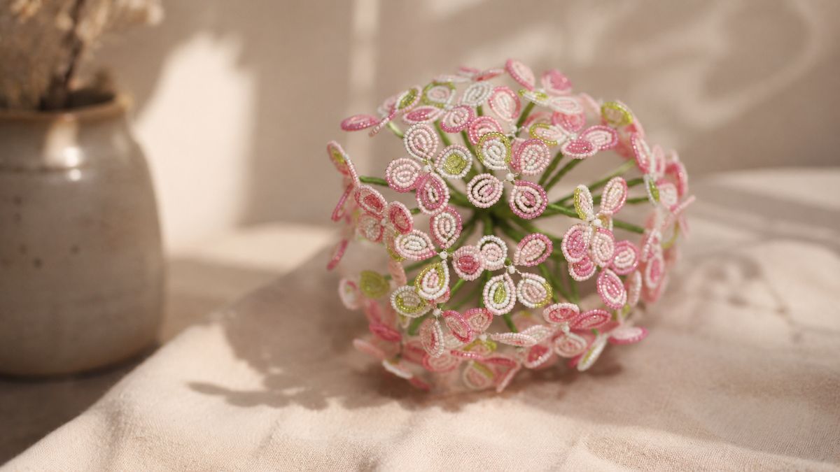 Flores de hortensia hechas con cuentas Flores de hortensia hechas con cuentas