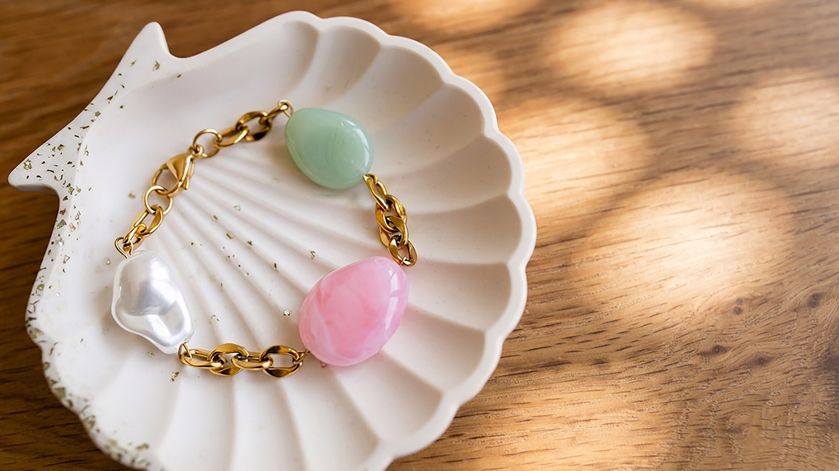 Tutorial para hacer una pulsera con cuentas de resina y cadena dorada Tutorial para hacer una pulsera con cuentas de resina y cadena dorada